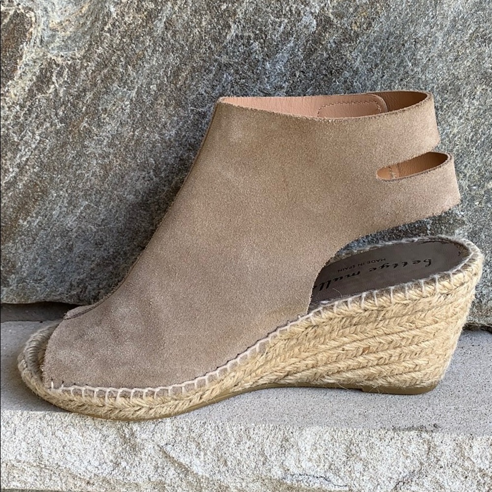 Wedge sandals